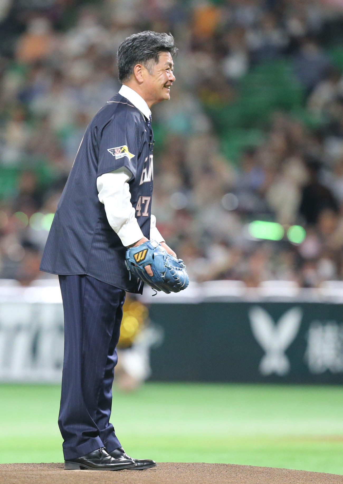 ソフトバンク対オリックス　セレモニアルピッチに登場した工藤氏（撮影・冨田成美）