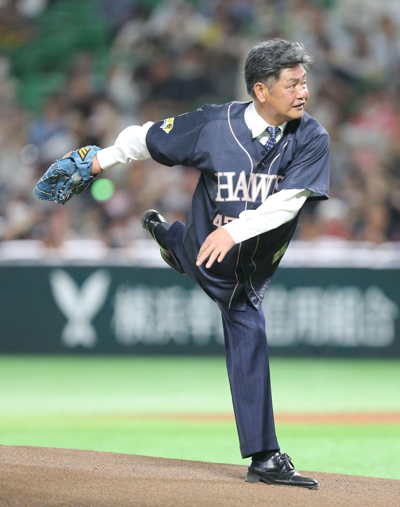 ソフトバンク対オリックス　セレモニアルピッチに登場した工藤氏（撮影・冨田成美）