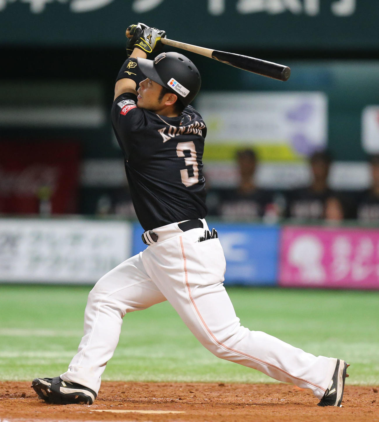 ソフトバンク対オリックス　4回裏ソフトバンク1死一、二塁、近藤は右越えに逆転となる3点本塁打を放つ（撮影・冨田成美）