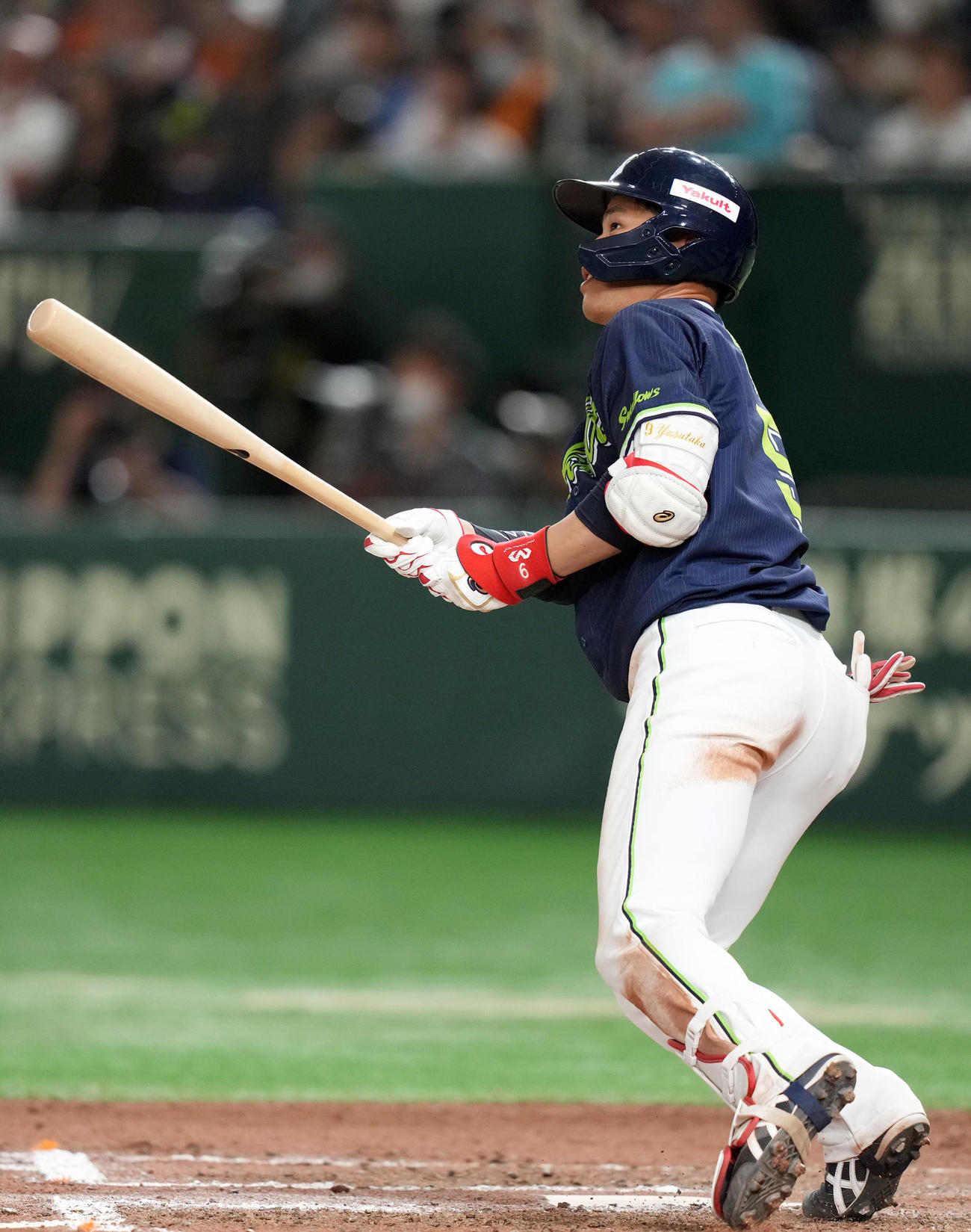 巨人対ヤクルト　7回表ヤクルト無死一塁、2点本塁打を放つ塩見（撮影・狩俣裕三）