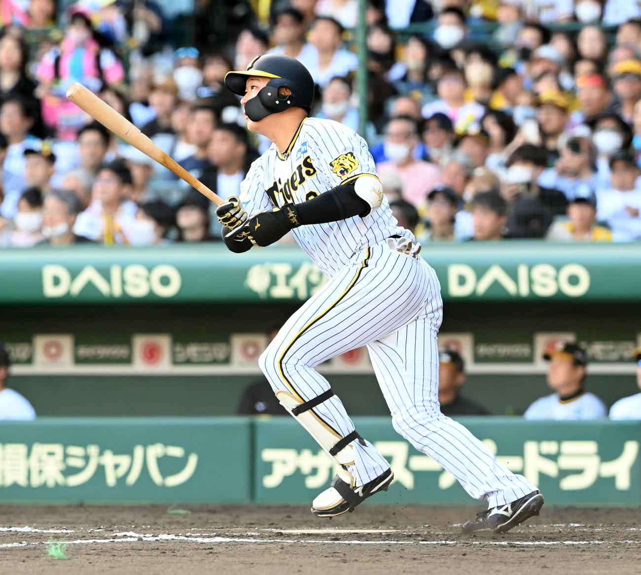 阪神対中日　7回裏阪神無死、大山は中二塁打を放つ（撮影・前岡正明）
