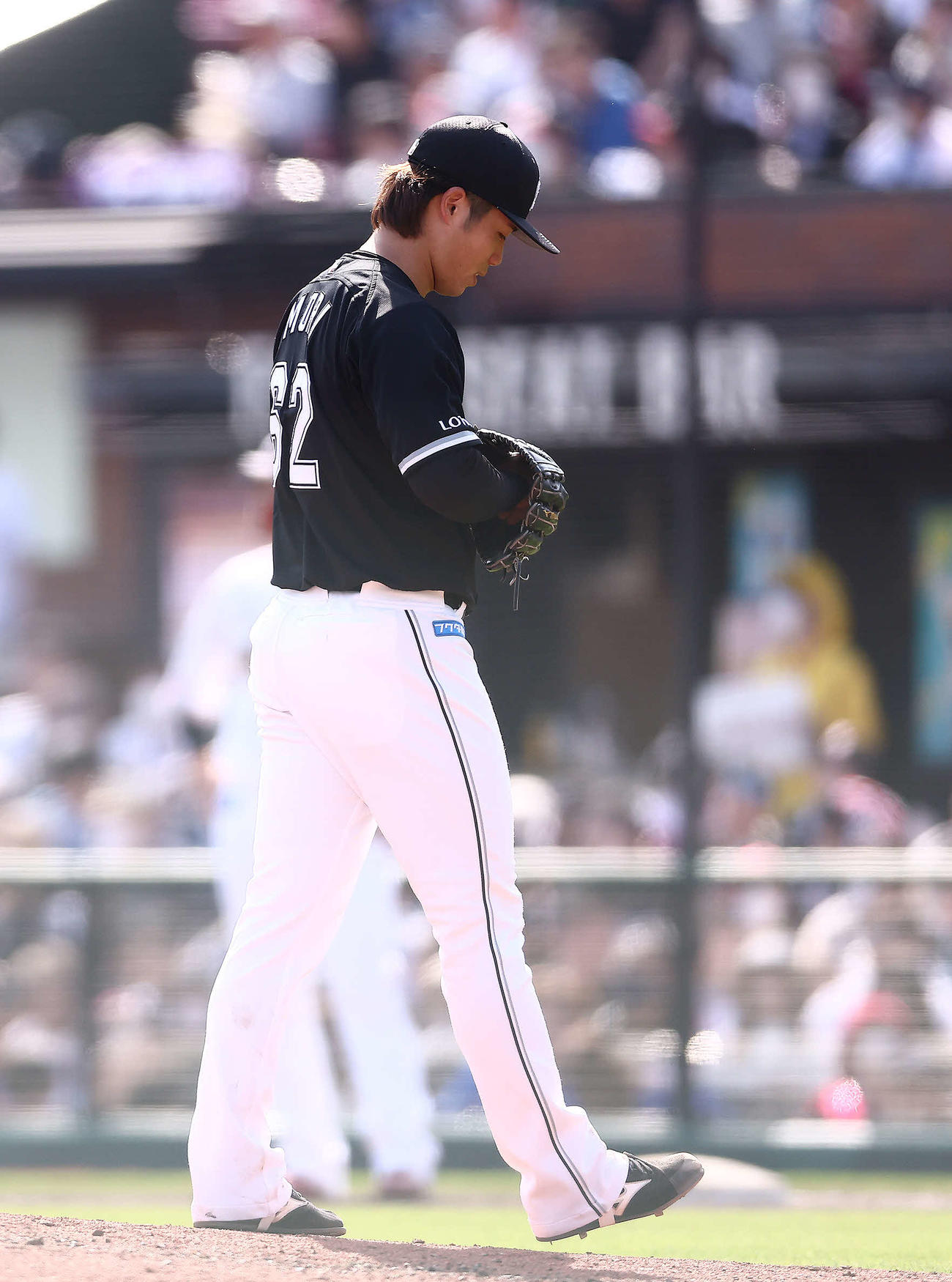 楽天対ロッテ　5回裏楽天2死一、二塁、降板する森（撮影・河田真司）