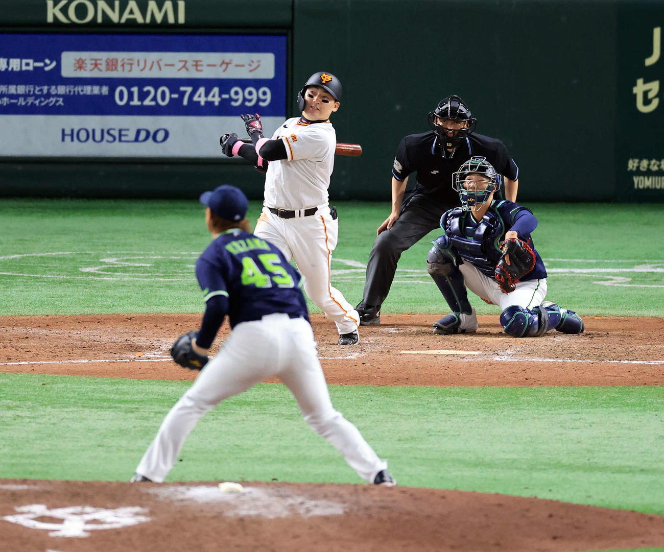 巨人対ヤクルト　9回裏2死、丸はサヨナラ本塁打を放つ。投手小沢（撮影・浅見桂子）