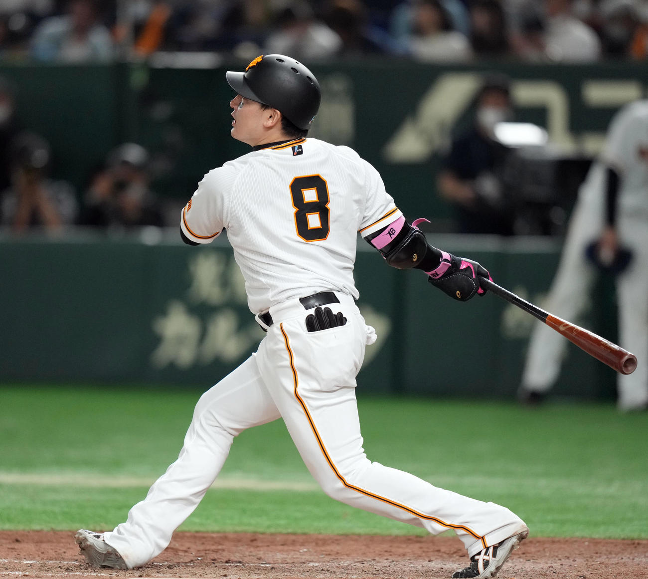 巨人対ヤクルト　9回裏巨人2死、サヨナラソロ本塁打を放つ丸（撮影・狩俣裕三）