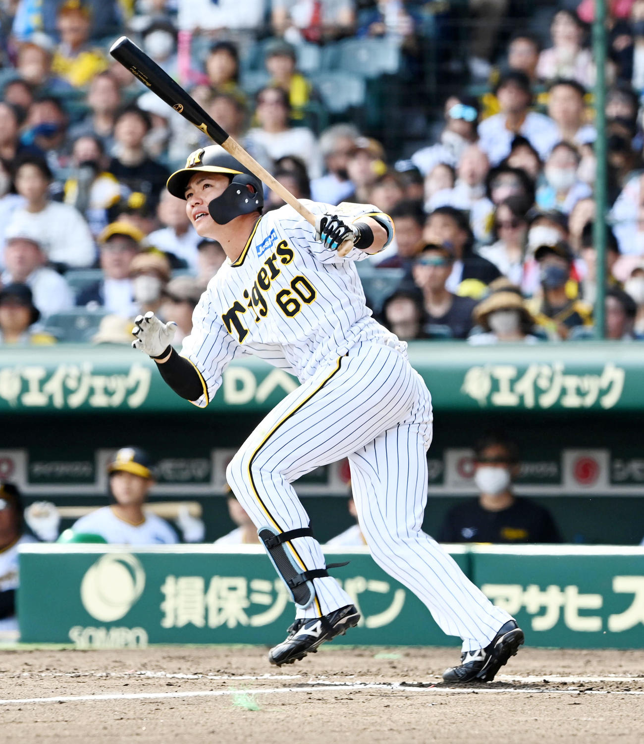 阪神対中日　2回裏阪神1死一塁、小野寺は左前打を放つ（撮影・前岡正明）