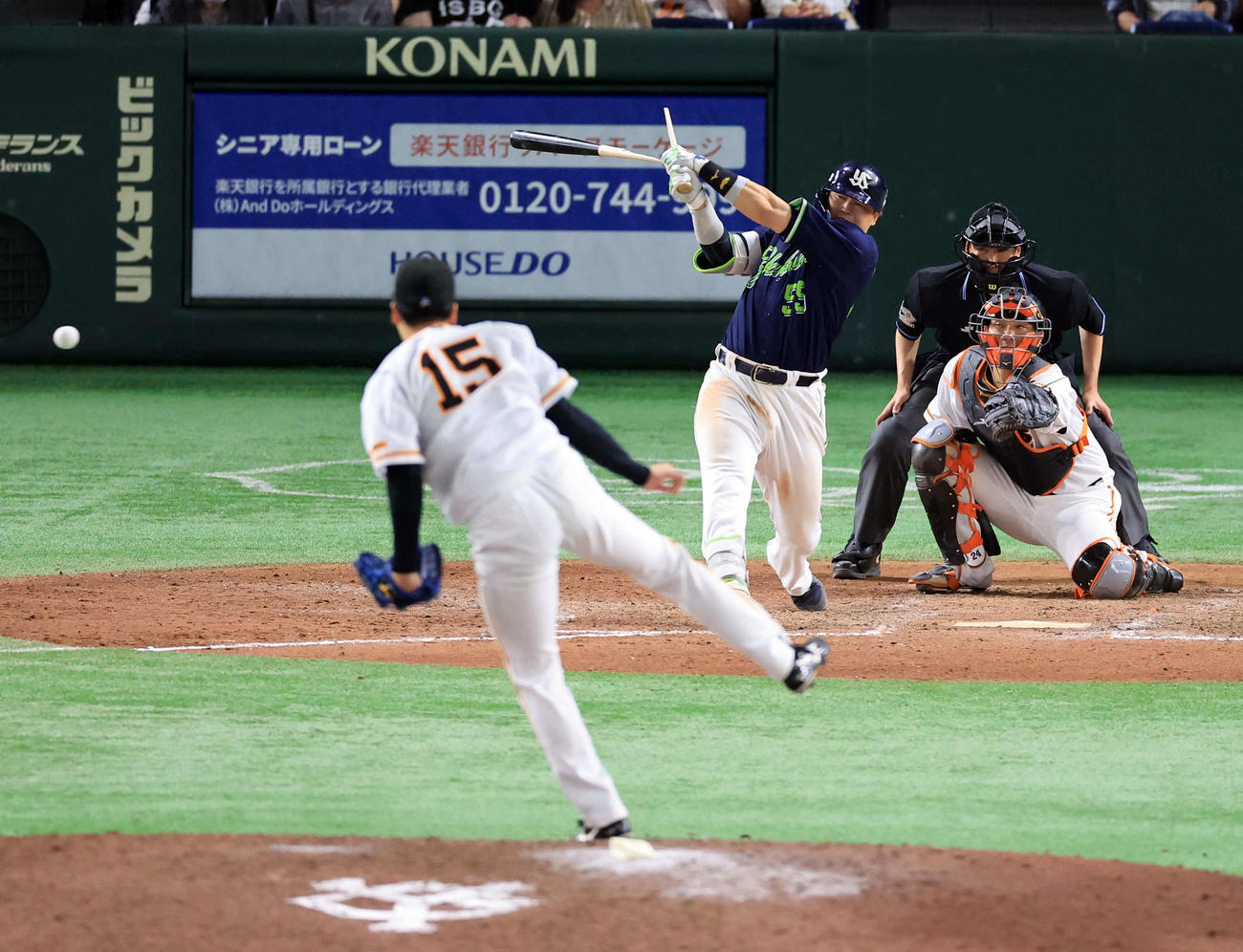 巨人対ヤクルト　9回表ヤクルト2死、村上は一塁ゴロに倒れる。投手大勢（撮影・浅見桂子）