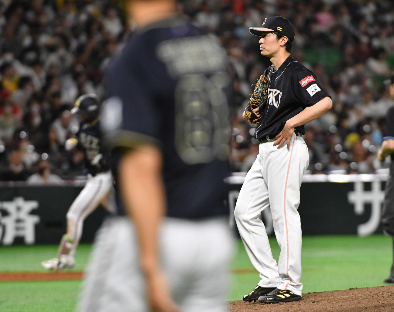 3回表オリックス1死、中川圭に左中間へ勝ち越し本塁打を打たれ、厳しい表情を見せる和田（撮影・岩下翔太）