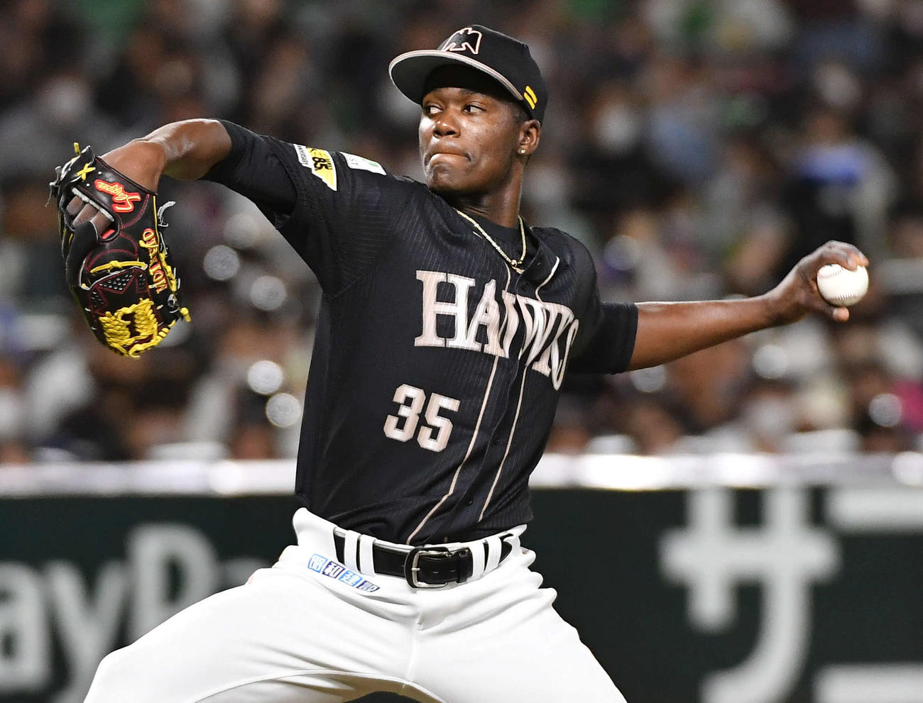 ソフトバンク対オリックス　延長10回表から登板した、ソフトバンク8番手のモイネロ（撮影・岩下翔太）