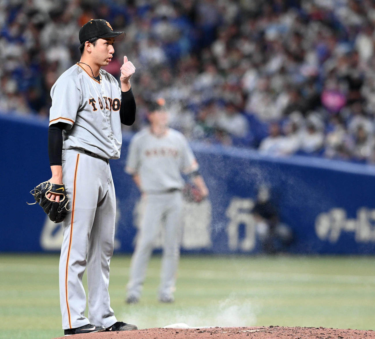 中日対巨人　集中する巨人の先発横川（撮影・たえ見朱実）