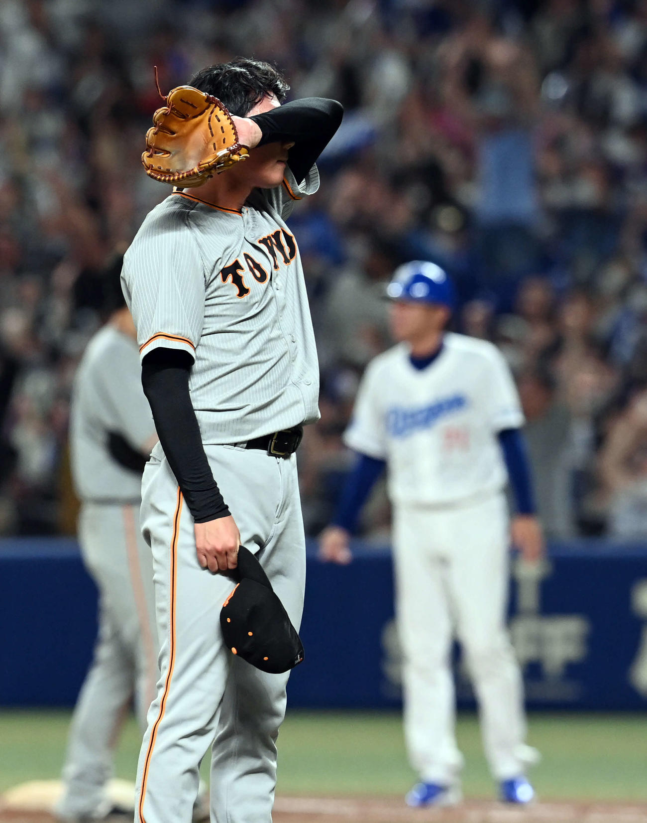 中日対巨人　8回裏中日1死一塁、石川昂に2点本塁打を浴びた田中千（撮影・たえ見朱実）