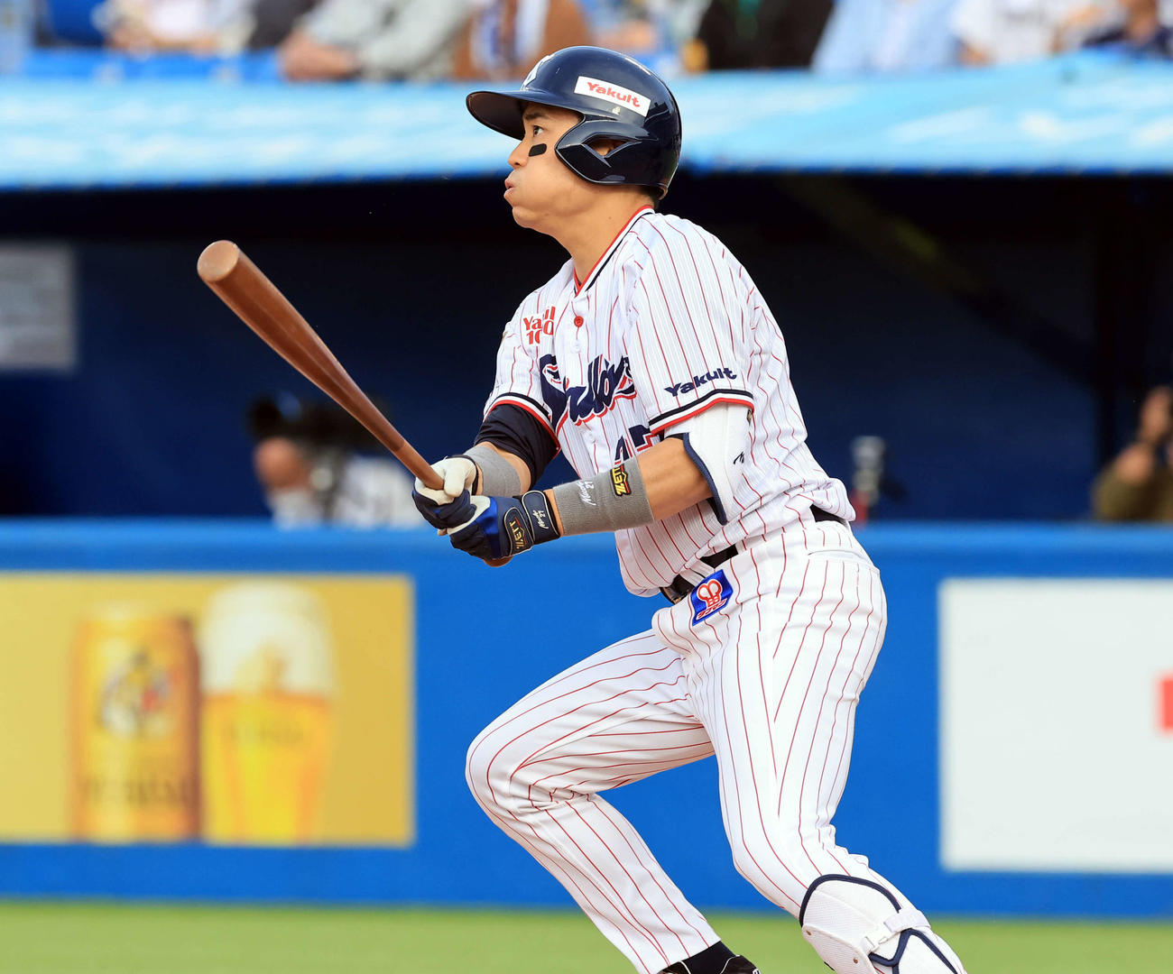 ヤクルト対DeNA 8回裏ヤクルト無死、中村は左越えソロ本塁打を放つ（撮影・浅見桂子）