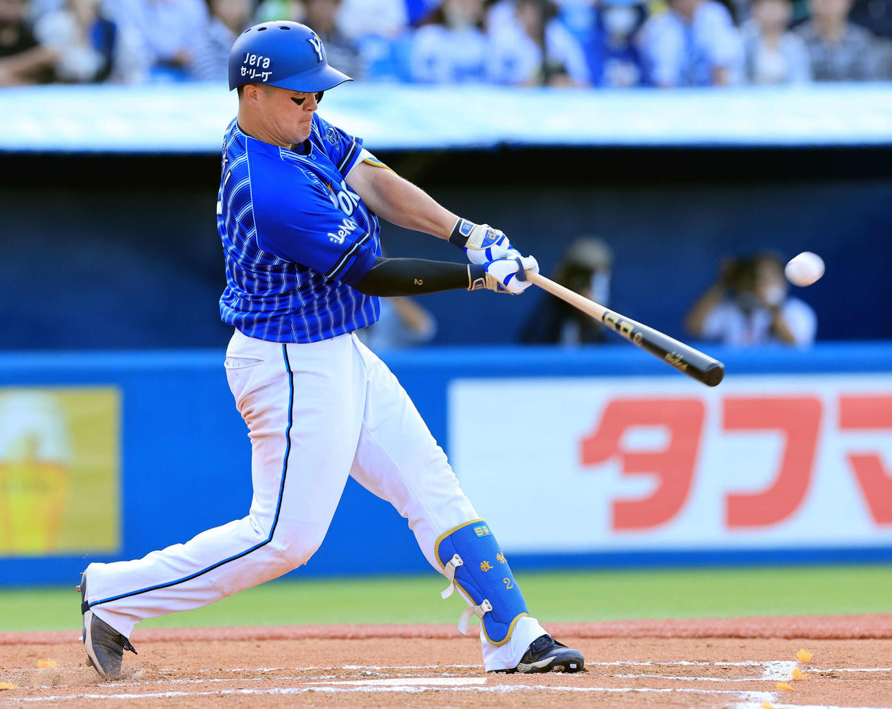 ヤクルト対DeNA 7回表DeNA1死、牧は左越えソロ本塁打を放つ（撮影・浅見桂子）
