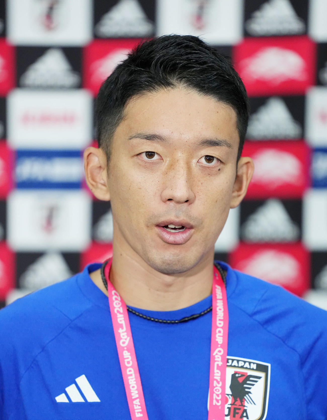 サッカーワールドカップカタール大会クロアチア戦から一夜明け、取材に応じるGK権田（2022年12月撮影）