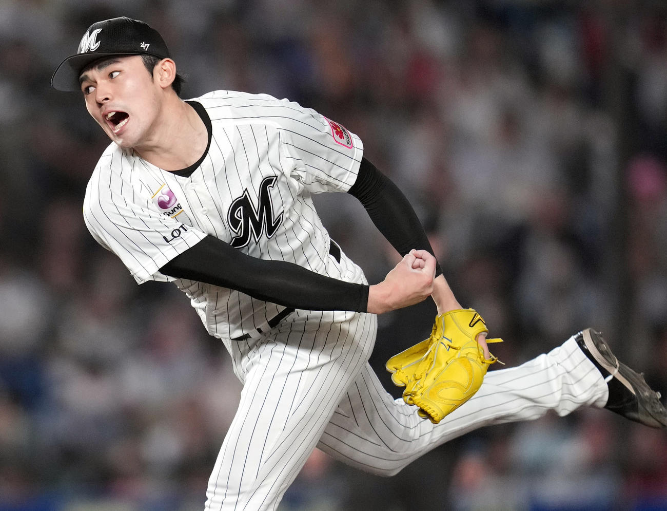 ロッテ対ソフトバンク　力投するロッテ先発の佐々木朗（撮影・狩俣裕三）