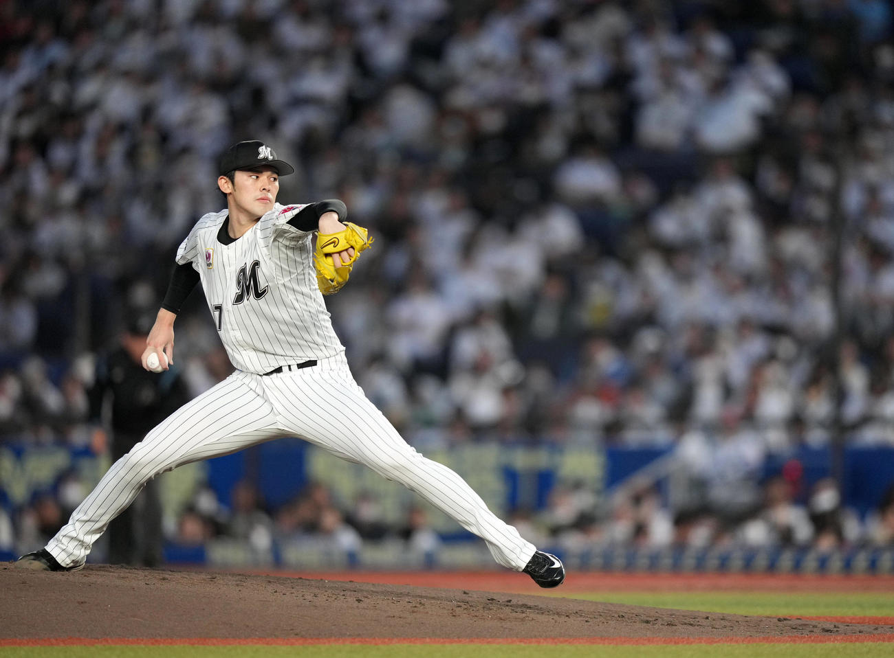 ロッテ対ソフトバンク　ロッテ先発の佐々木朗（撮影・狩俣裕三）
