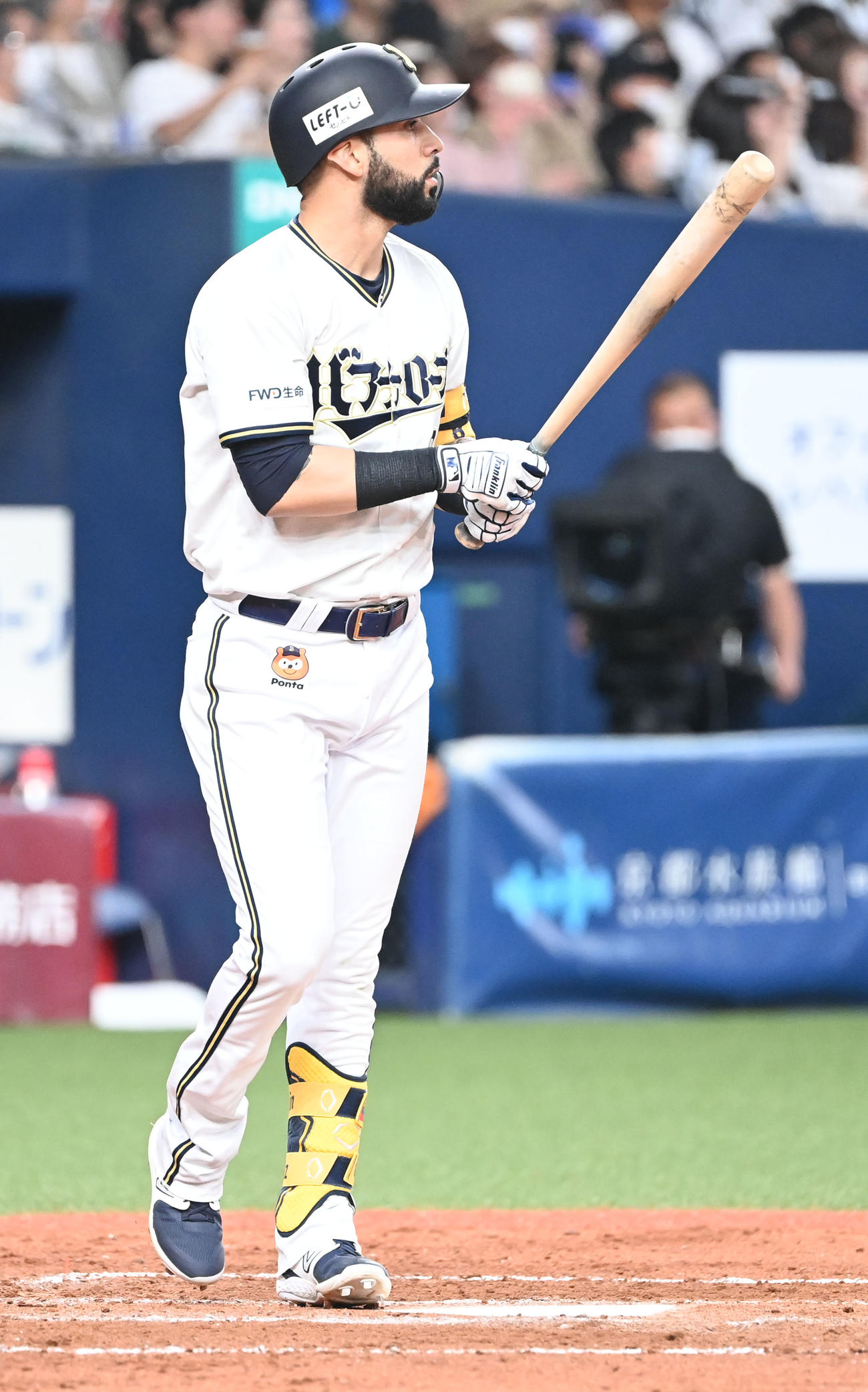 オリックス対西武　4回裏オリックス無死満塁、左中間に2点適時二塁打を放つゴンザレス（撮影・和賀正仁）