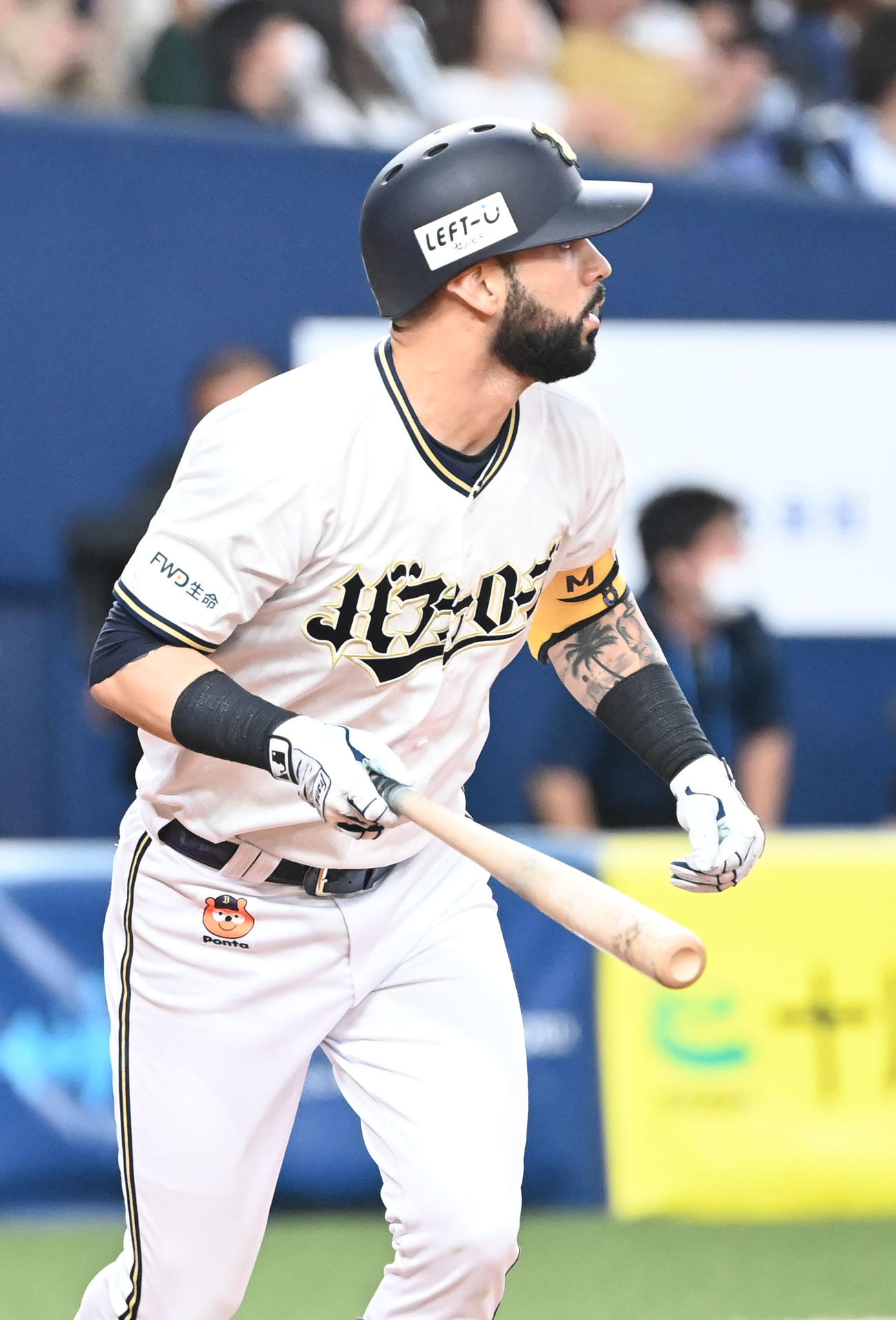 オリックス対西武　4回裏オリックス無死満塁、左中間に2点適時二塁打を放つゴンザレス（撮影・和賀正仁）