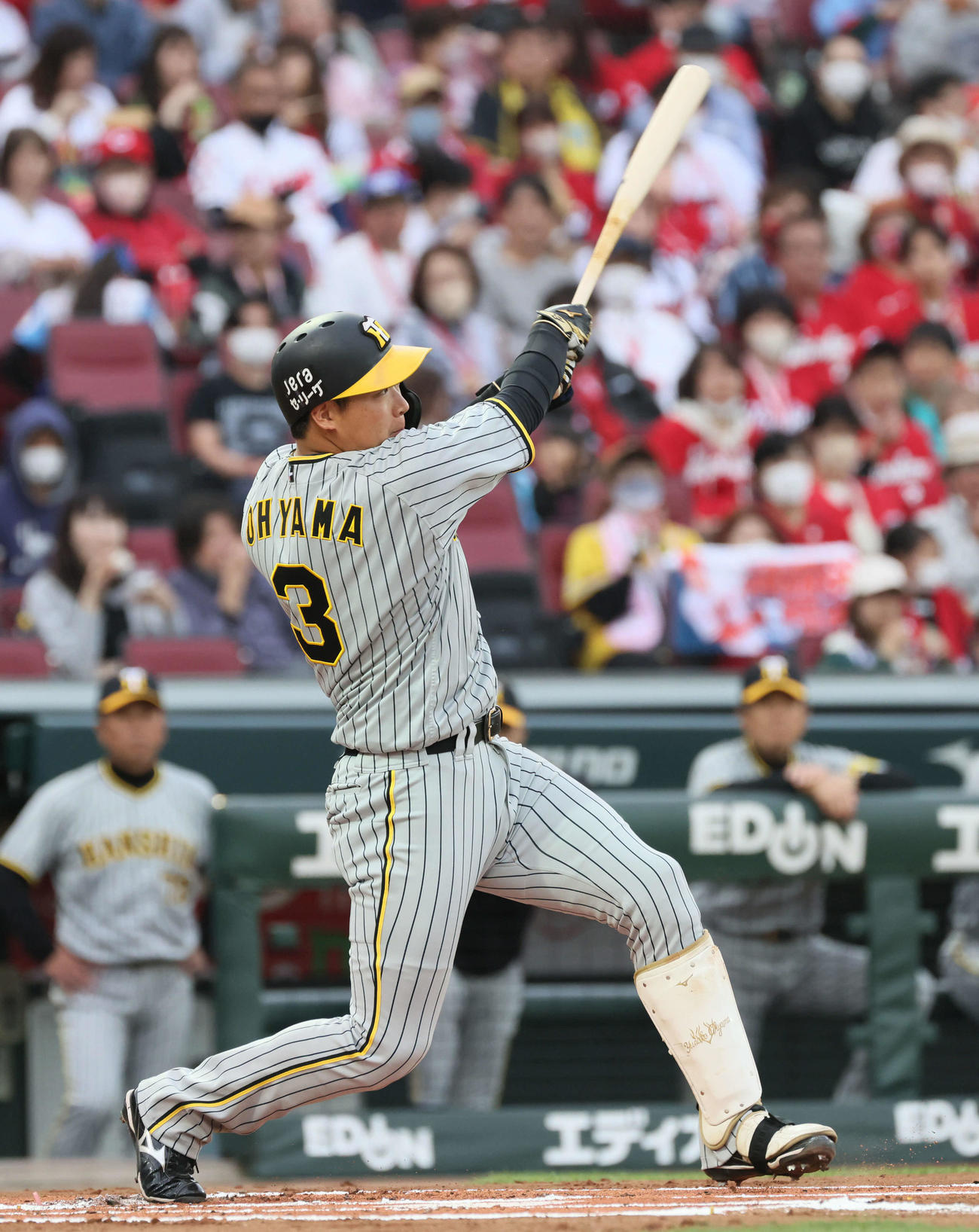 広島対阪神　1回表阪神2死一塁、大山は先制左越え2点本塁打を放つ（撮影・加藤孝規）