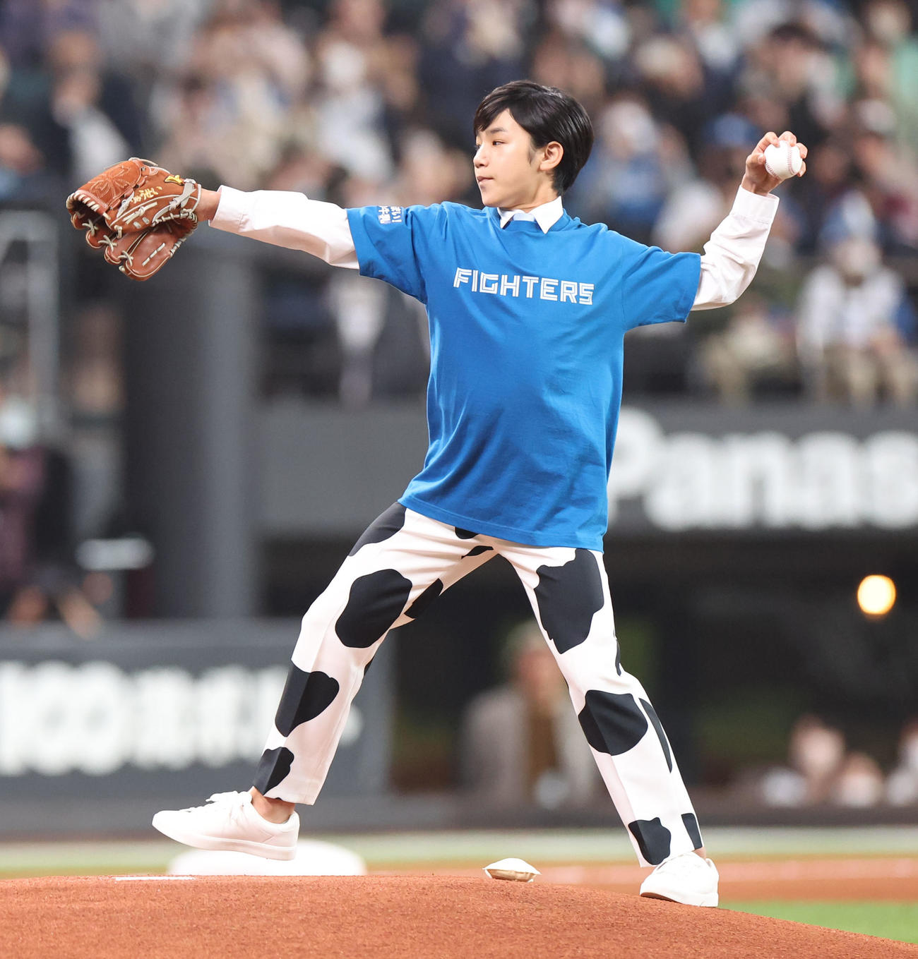 日本ハム対楽天　始球式を務める寺田心（撮影・佐藤翔太）