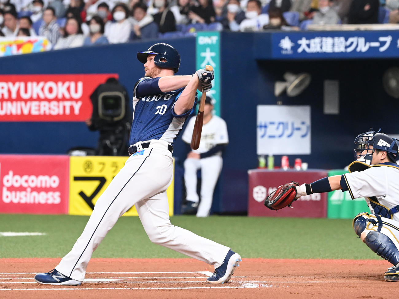 オリックス対西武　6回表西武無死一塁、左越え本塁打を放つデマキノン（撮影・和賀正仁）