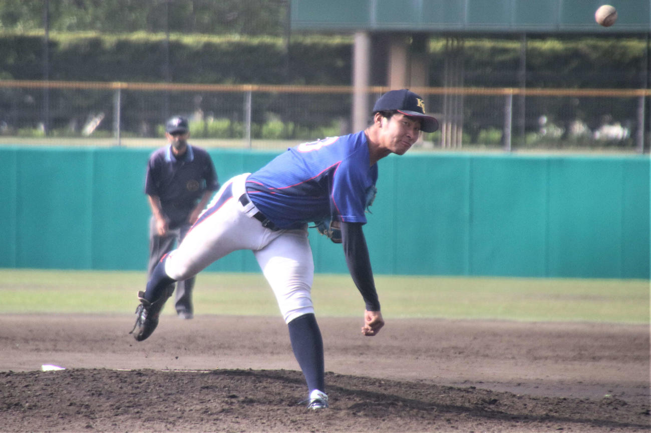 神奈川大対神奈川工科大　6回を投げ3安打2失点に抑えた神奈川大・先発の天野（撮影・保坂淑子）