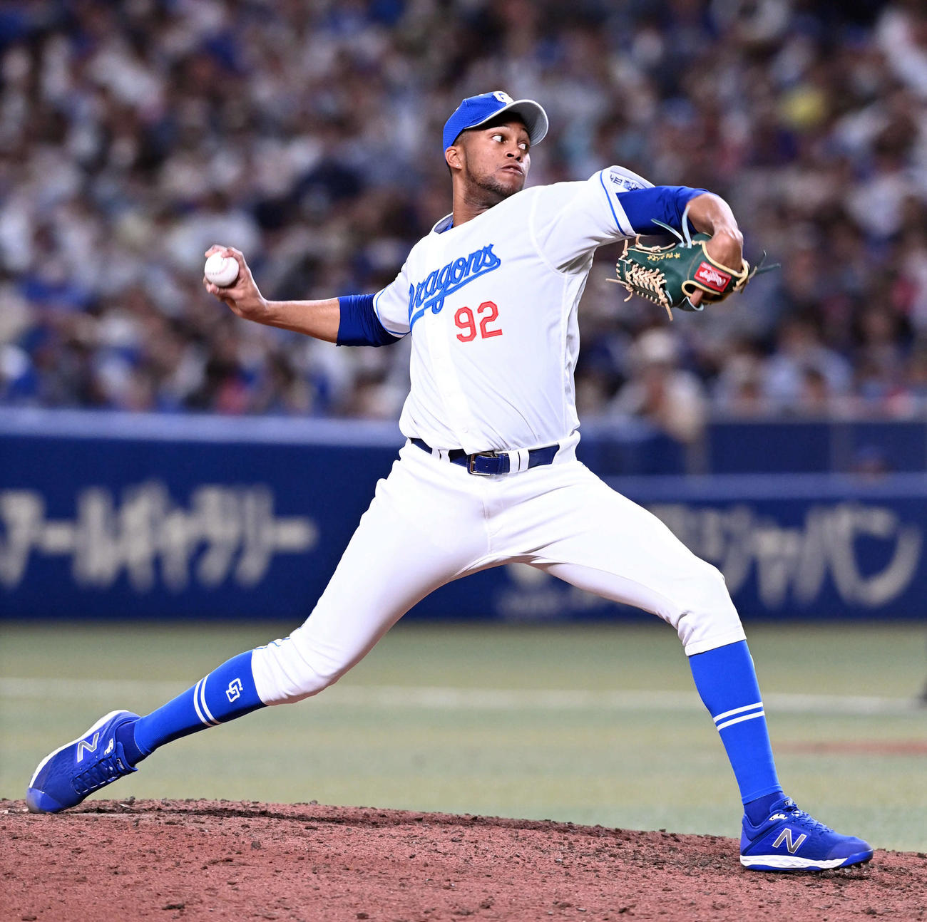 中日対巨人　9回からマウンドに上がった中日マルティネス（撮影・たえ見朱実）