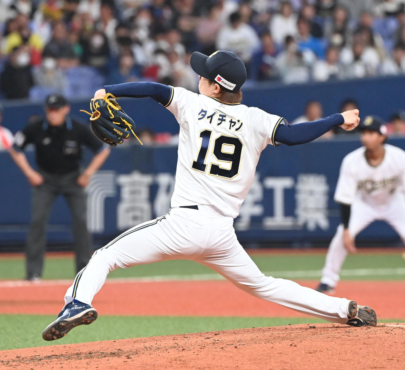 オリックス対西武　先発するオリックス山岡（撮影・和賀正仁）