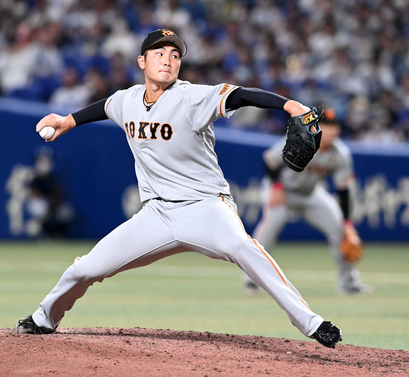中日対巨人　巨人の5番手菊地（撮影・たえ見朱実）