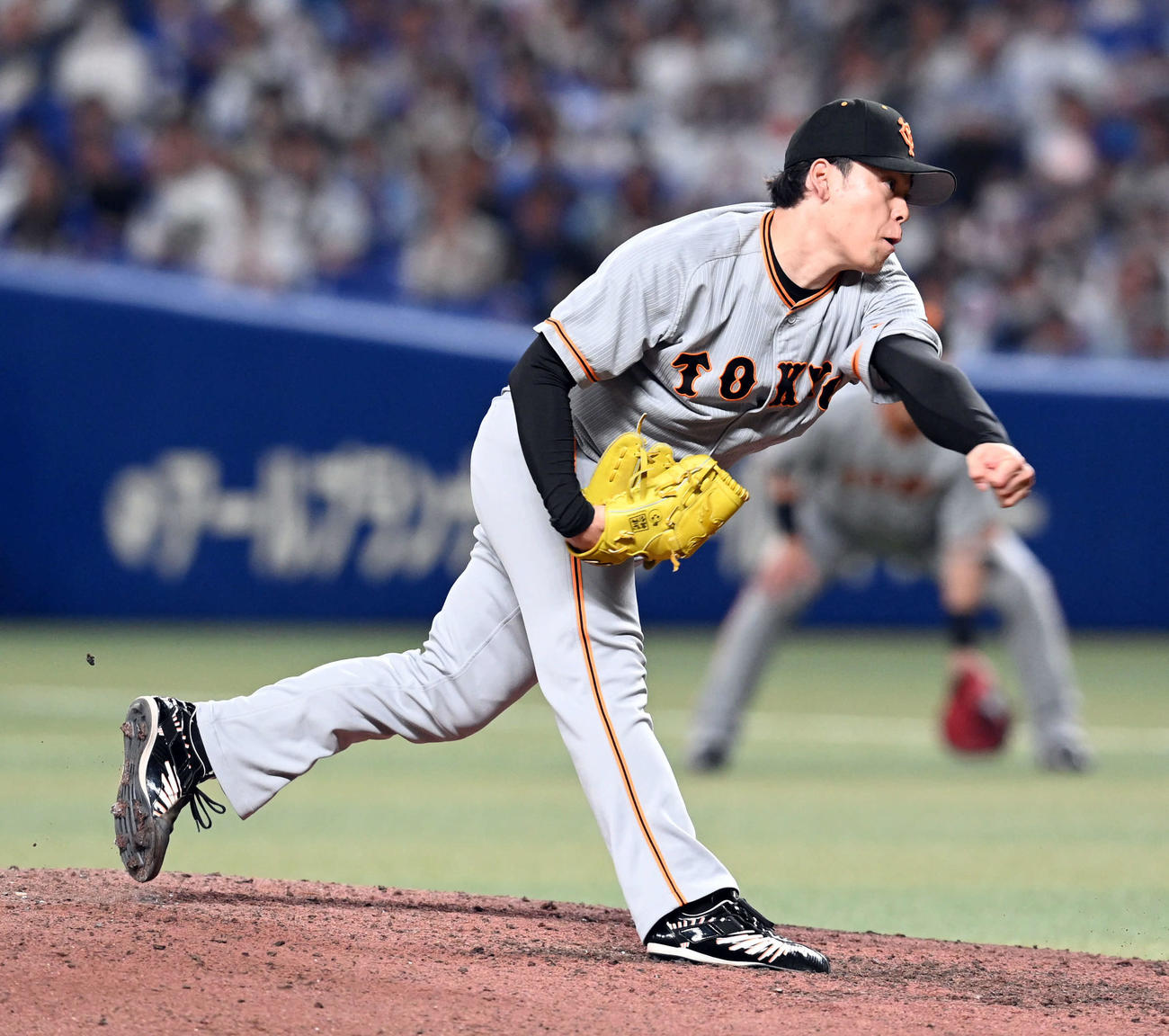 中日対巨人　巨人の2番手高梨（撮影・たえ見朱実）