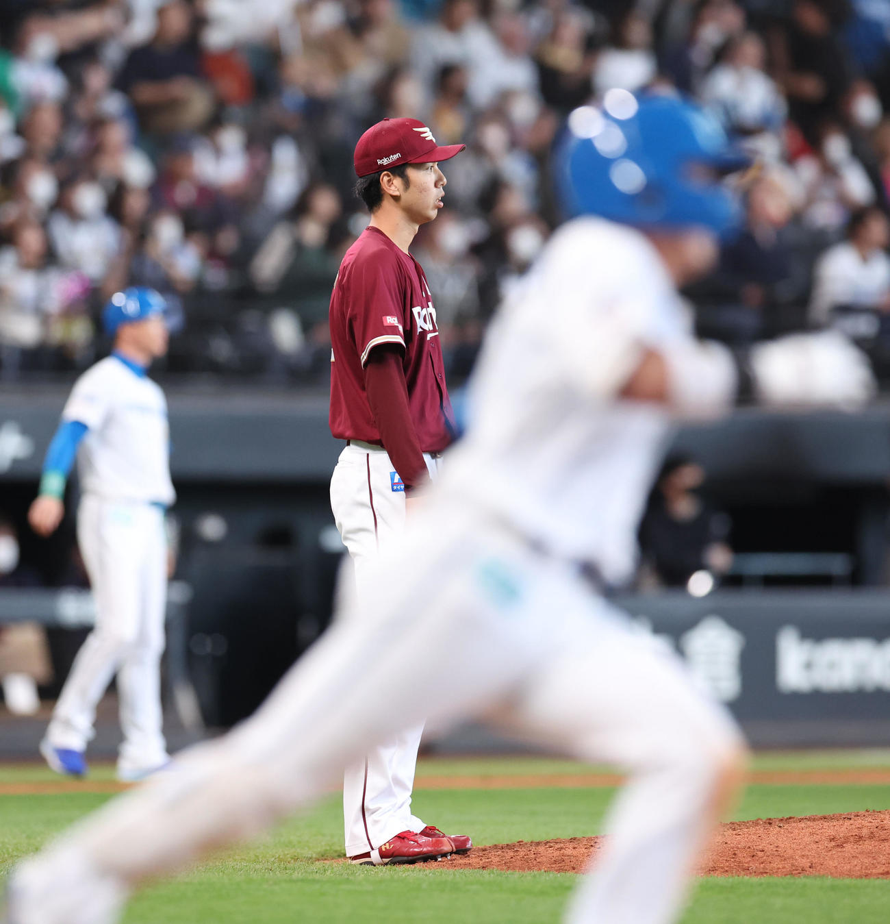 日本ハム対楽天　9回裏日本ハム1死一、二塁、上川畑にサヨナラ打を浴び呆然とする宮森（撮影・佐藤翔太）