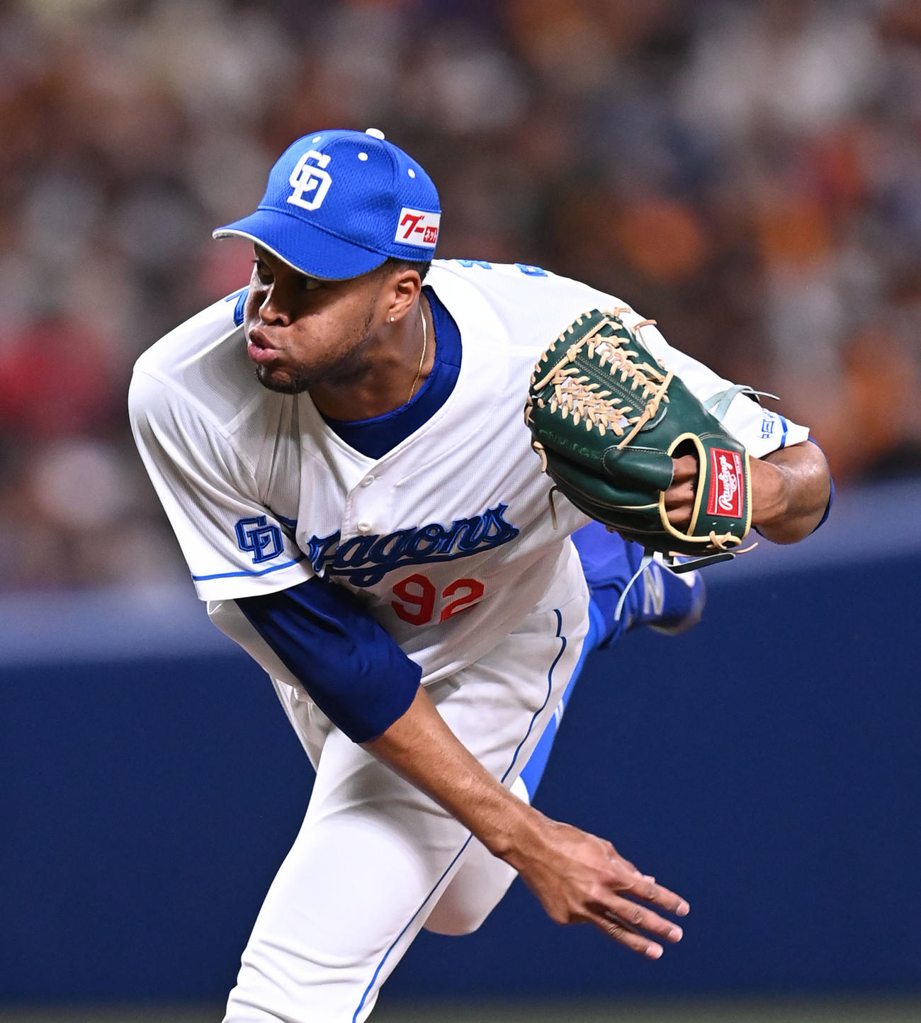 日対巨人　中日4番手で登板するマルティネス（撮影・森本幸一）