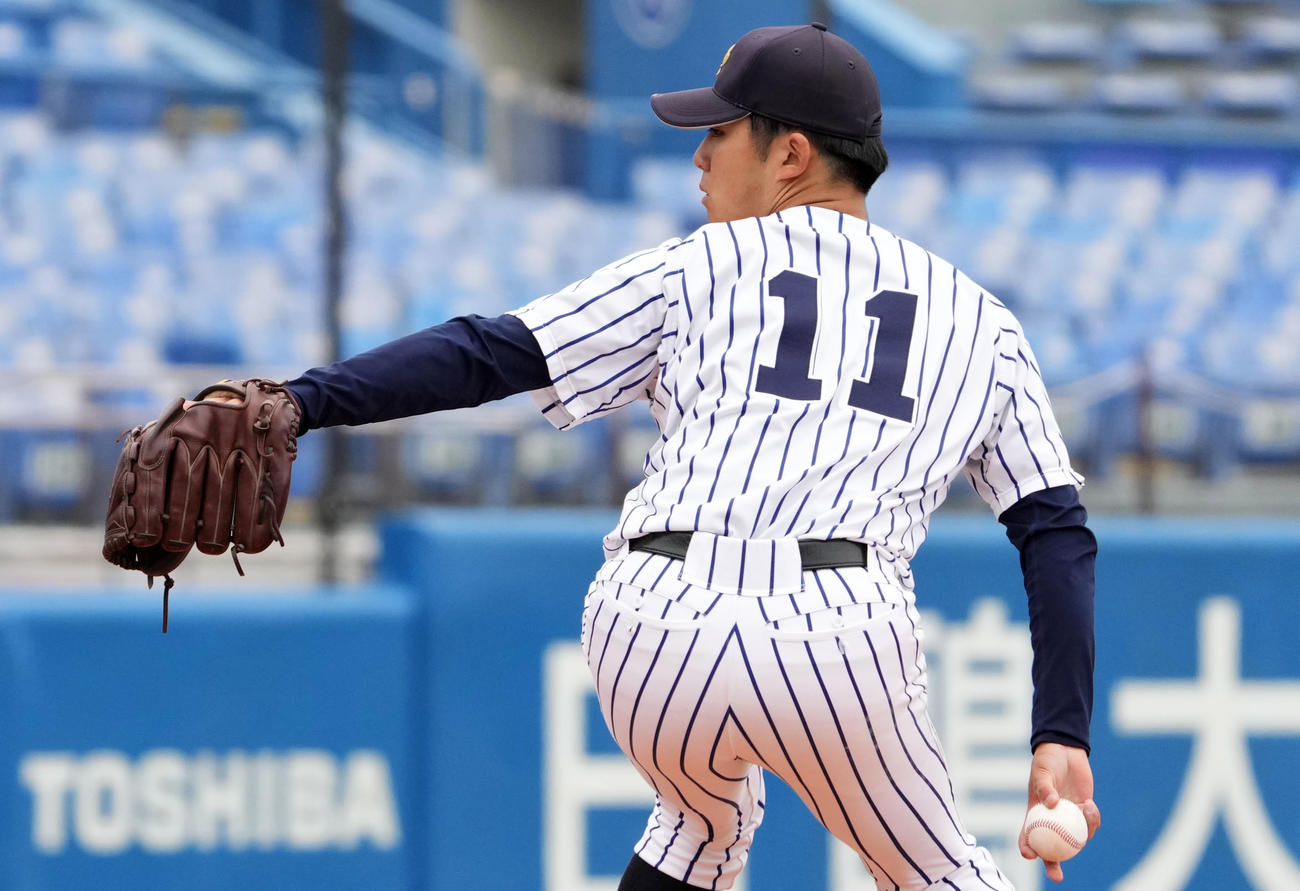 東大対立大　力投する立大・沖（撮影・横山健太）