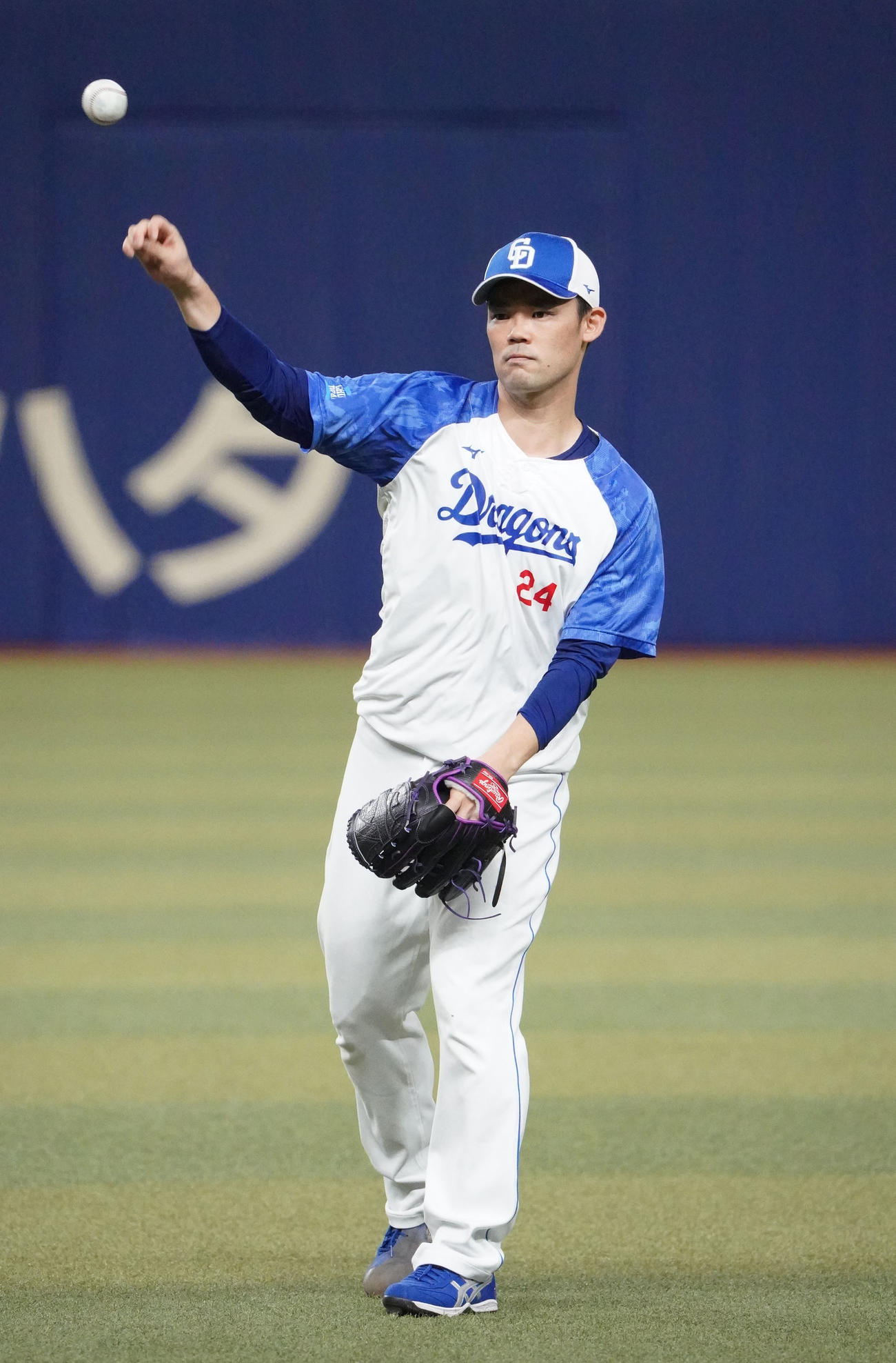 キャッチボールをする福谷（撮影・森本幸一）