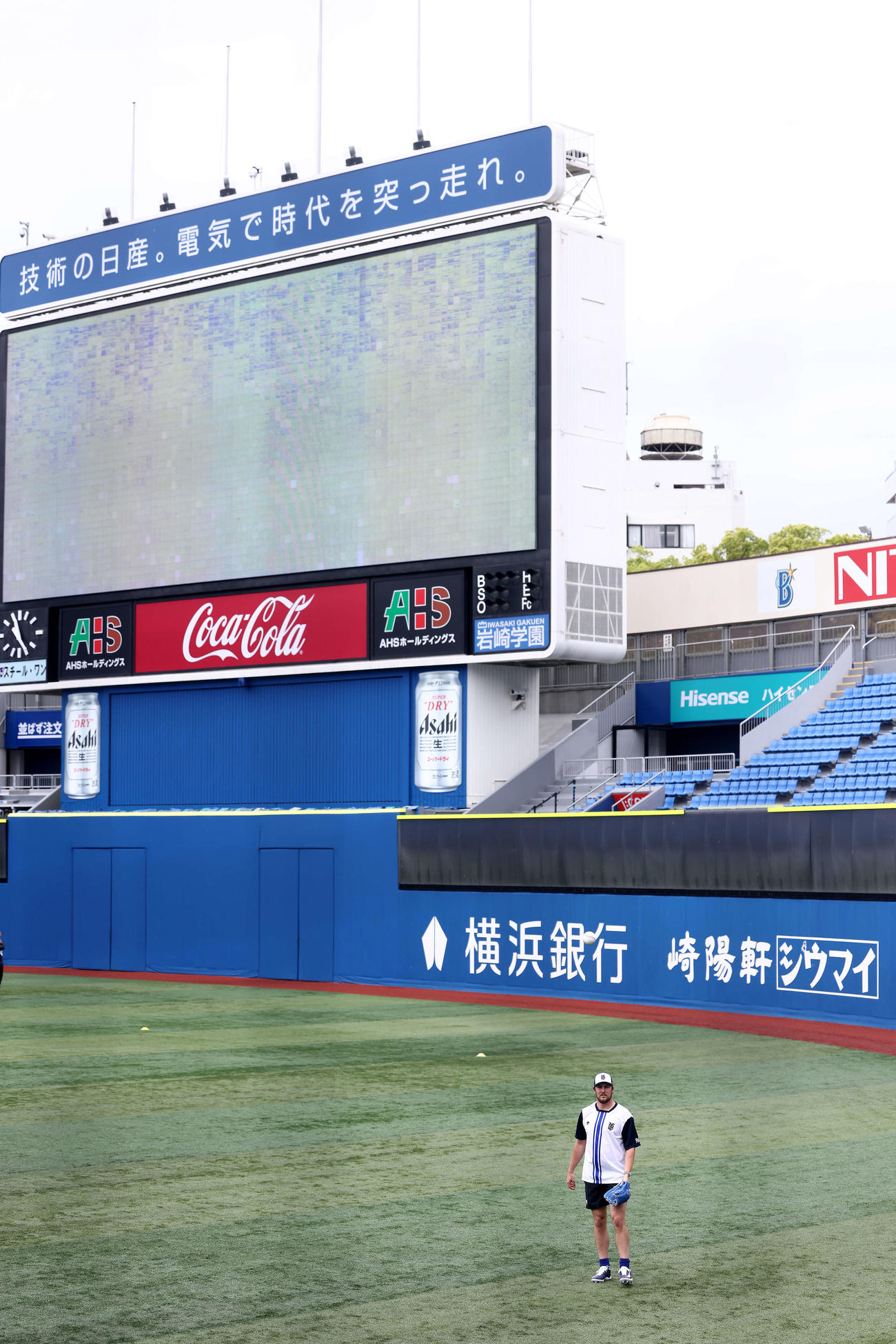 投手練習に臨むDeNAバウアー（撮影・河田真司）