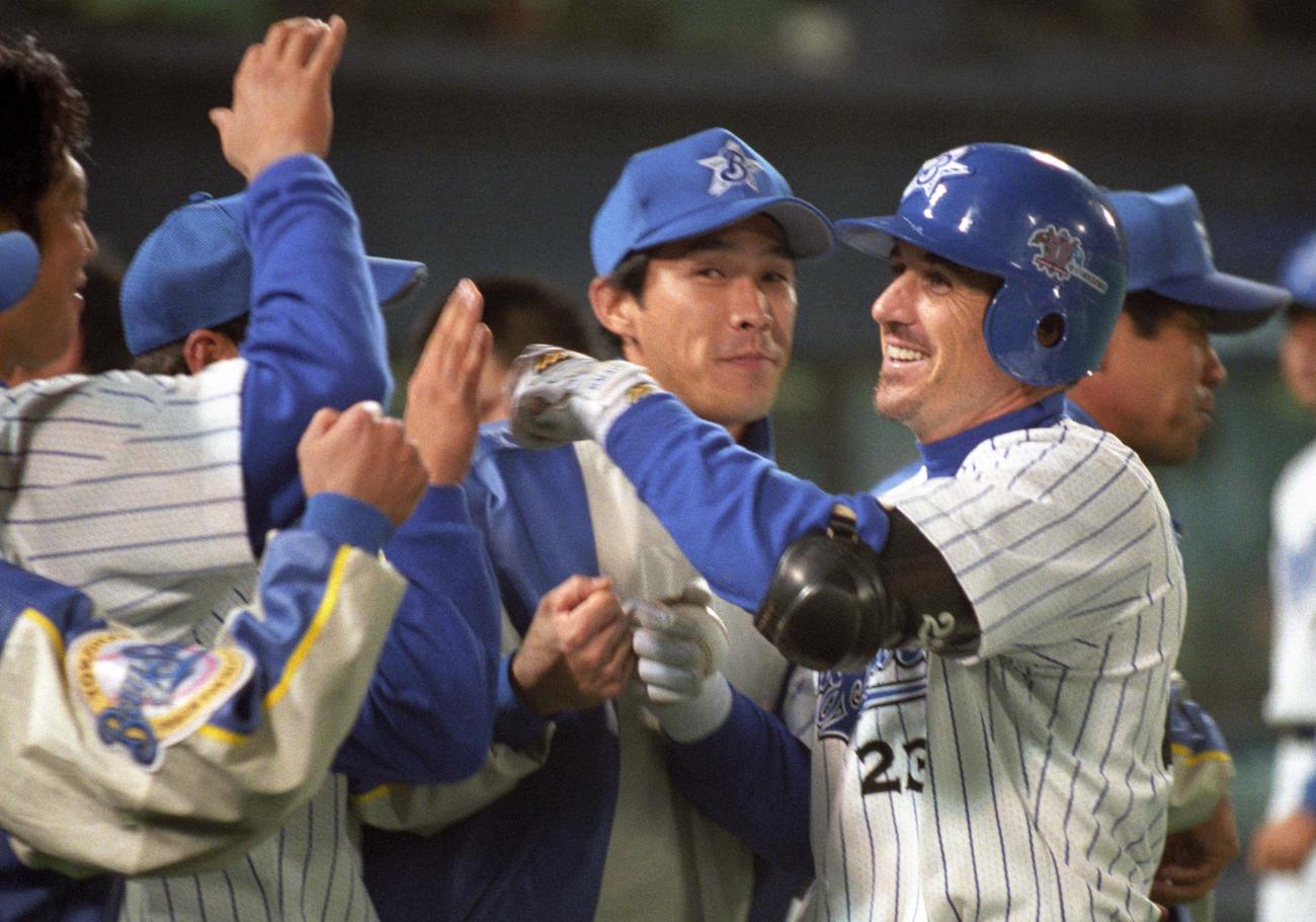 1999年10月、横浜対ヤクルト　7回裏、セ・リーグ記録の192安打を放ったロバート・リチャード・ローズ