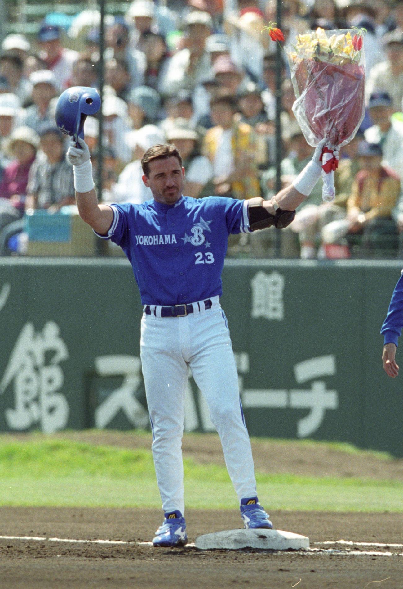 1999年6月、ヤクルト対横浜　通算1000本安打を達成した横浜ロバート・リチャード・ローズ