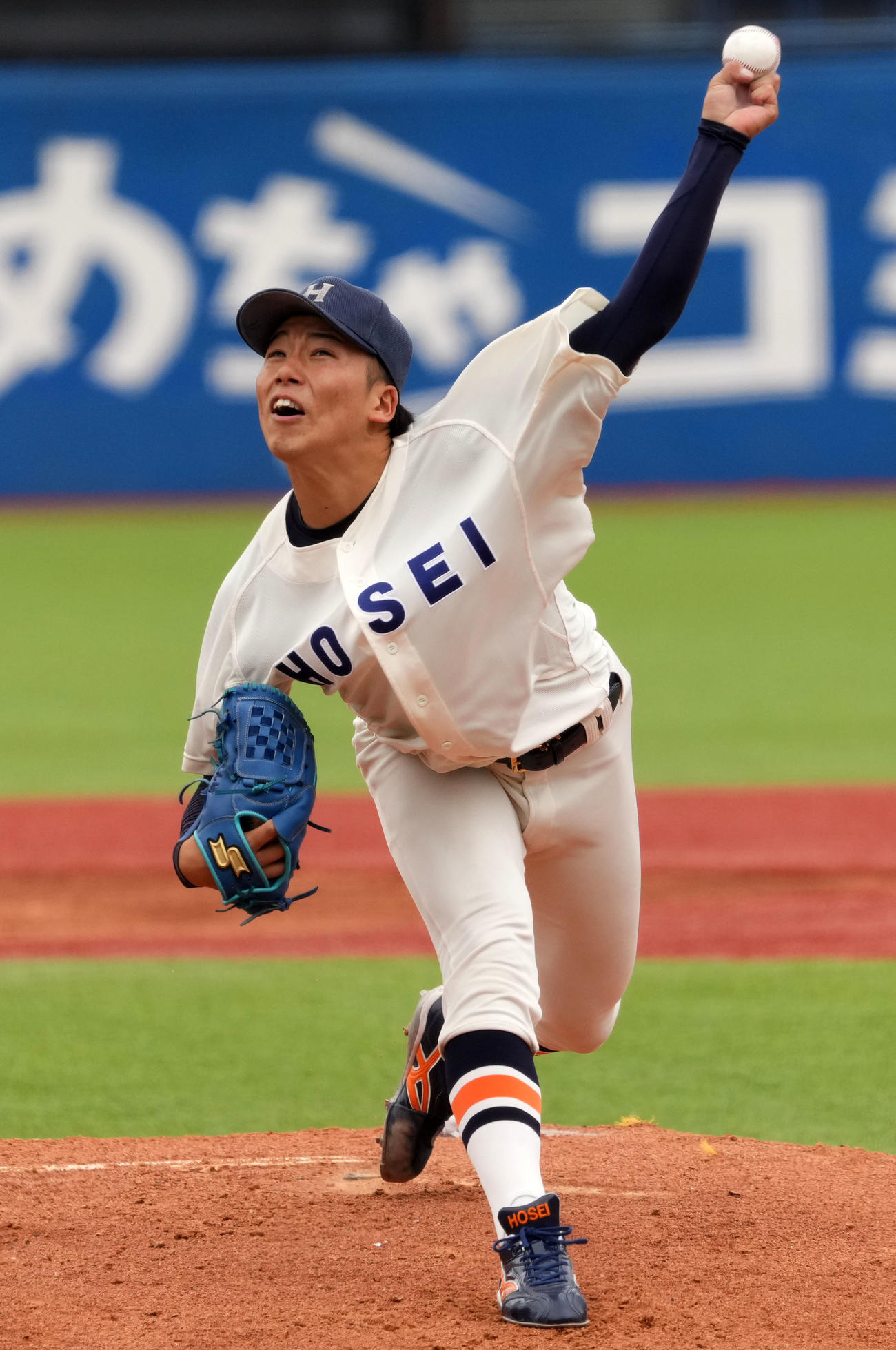 法大対早大　力投する法大先発の尾■（■は崎の大が立の下の横棒なし）（撮影・横山健太）