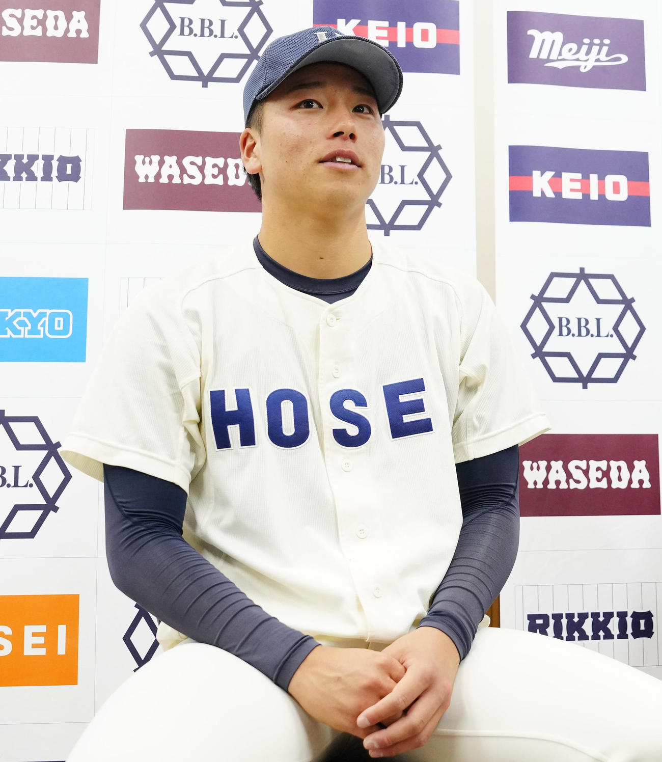 早大対法大　試合後、取材に応じる法大・尾崎（撮影・江口和貴）