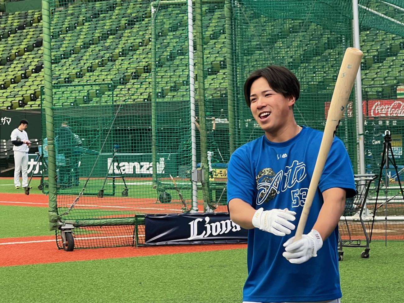 黒髪にした西武愛斗（撮影・金子真仁）