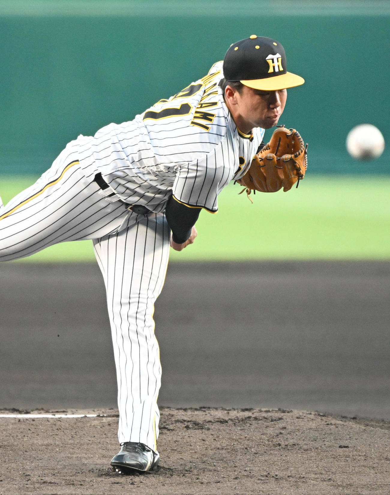 阪神対ヤクルト　先発登板する阪神村上（撮影・石井愛子）