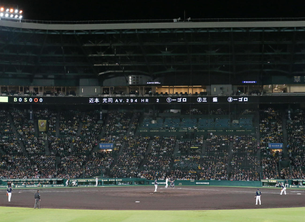 阪神対ヤクルト　8回、電光掲示板のスコアが突然消える（撮影・上山淳一）
