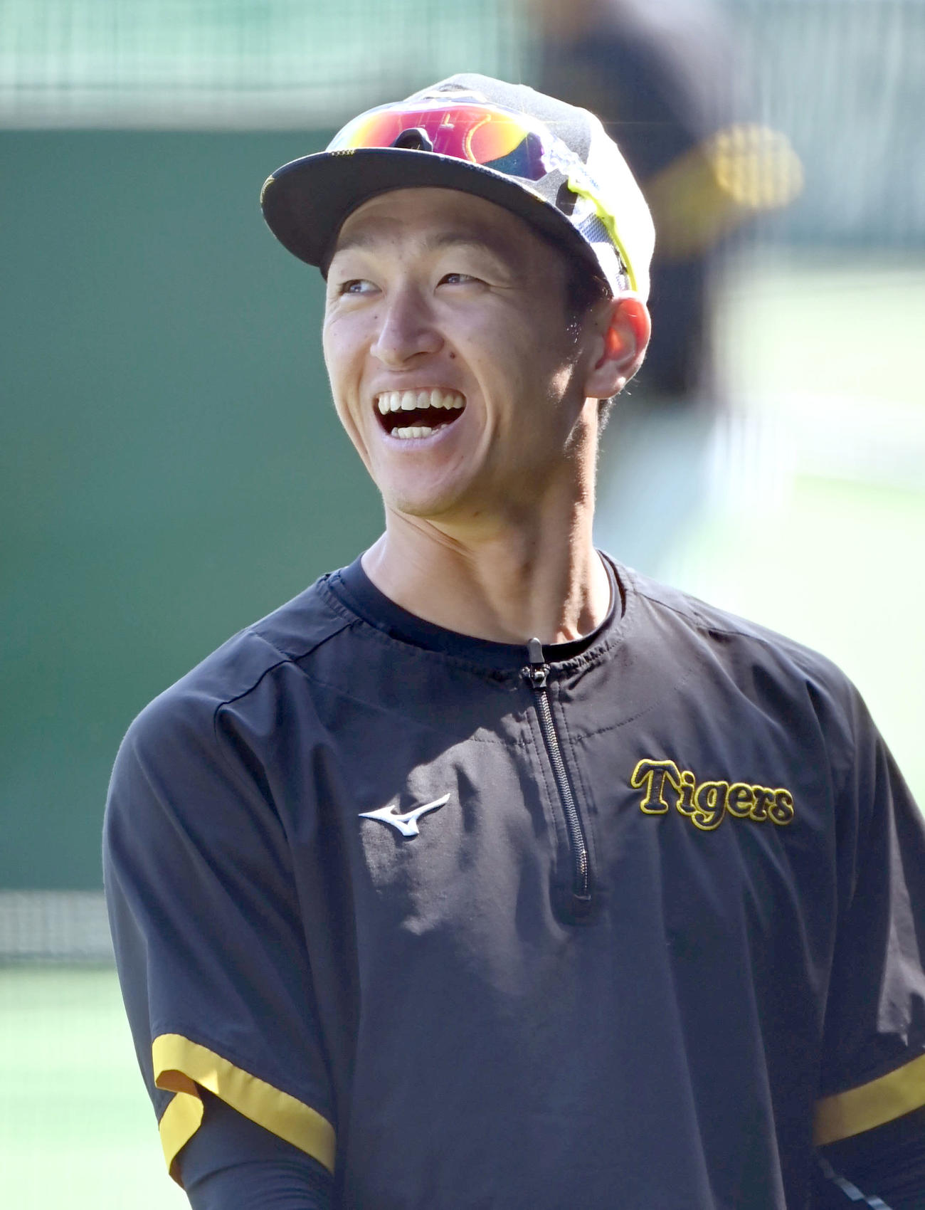 阪神対ヤクルト　練習中に笑顔を見せる阪神近本（撮影・石井愛子）