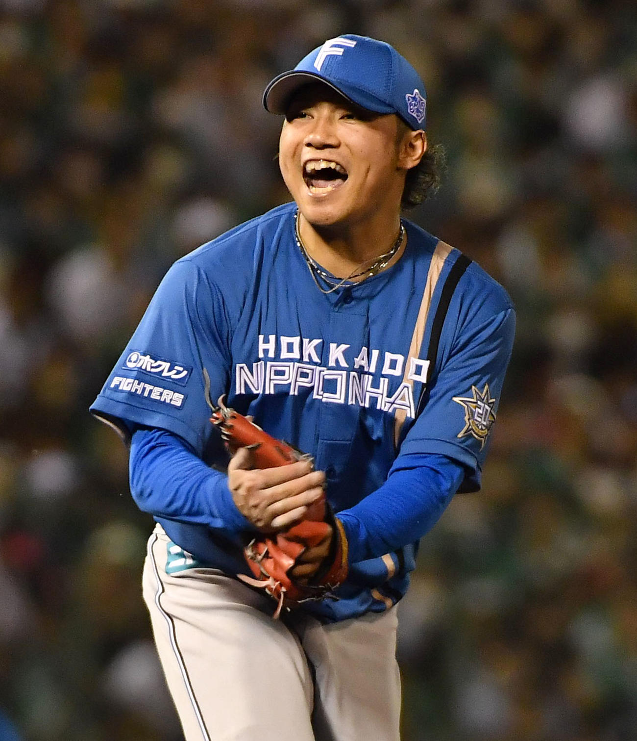 ソフトバンク対日本ハム　7回裏ソフトバンク1死、中村晃を三振に抑え、雄たけびを上げながらグラブをたたく伊藤（撮影・岩下翔太）