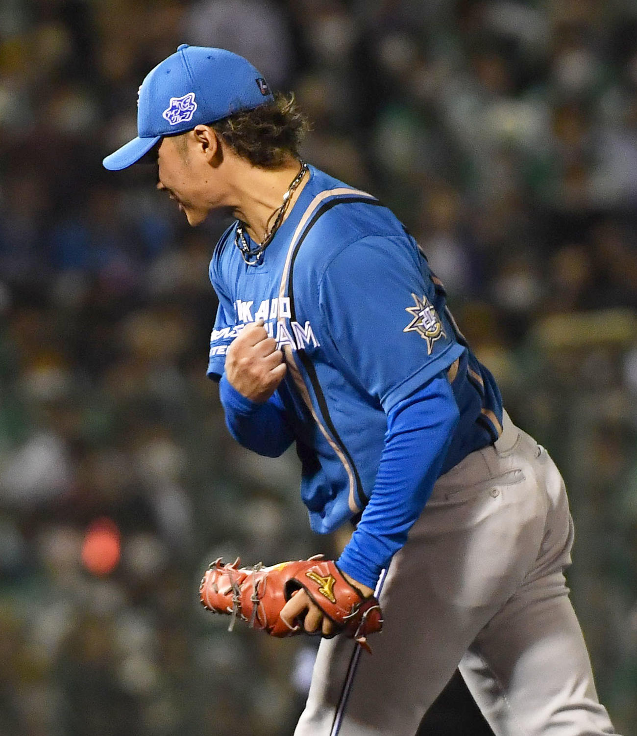 ソフトバンク対日本ハム　7回裏ソフトバンク2死一塁、近藤を三振に抑え、ガッツポーズする伊藤（撮影・岩下翔太）