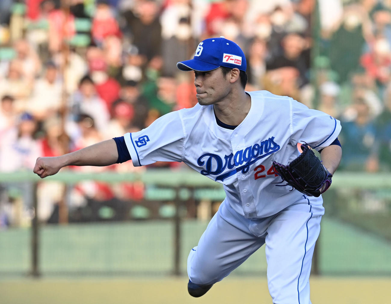 中日対広島　力投する中日先発の福谷浩司（撮影・森本幸一）
