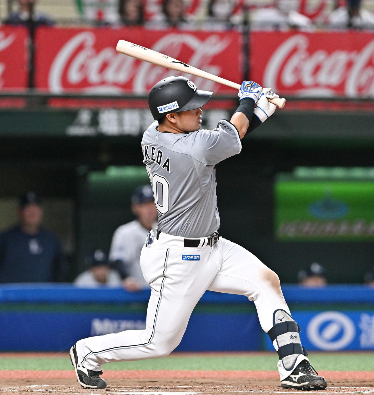 西武対ロッテ　7回表ロッテ2死、池田は左越えソロ本塁打を放つ（撮影・滝沢徹郎）