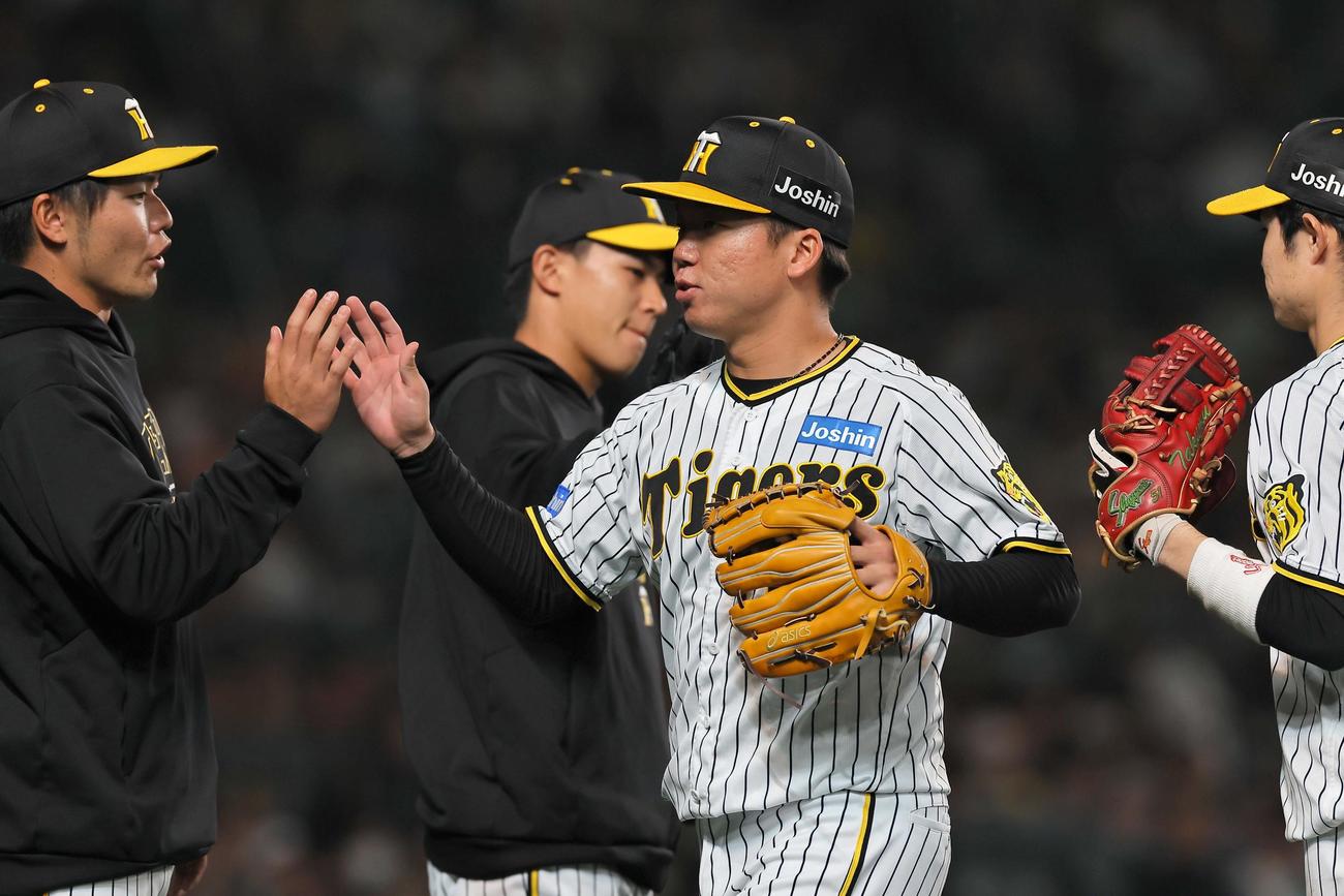 阪神対ヤクルト　6回、31イニング無失点を達成した村上（撮影・上田博志）