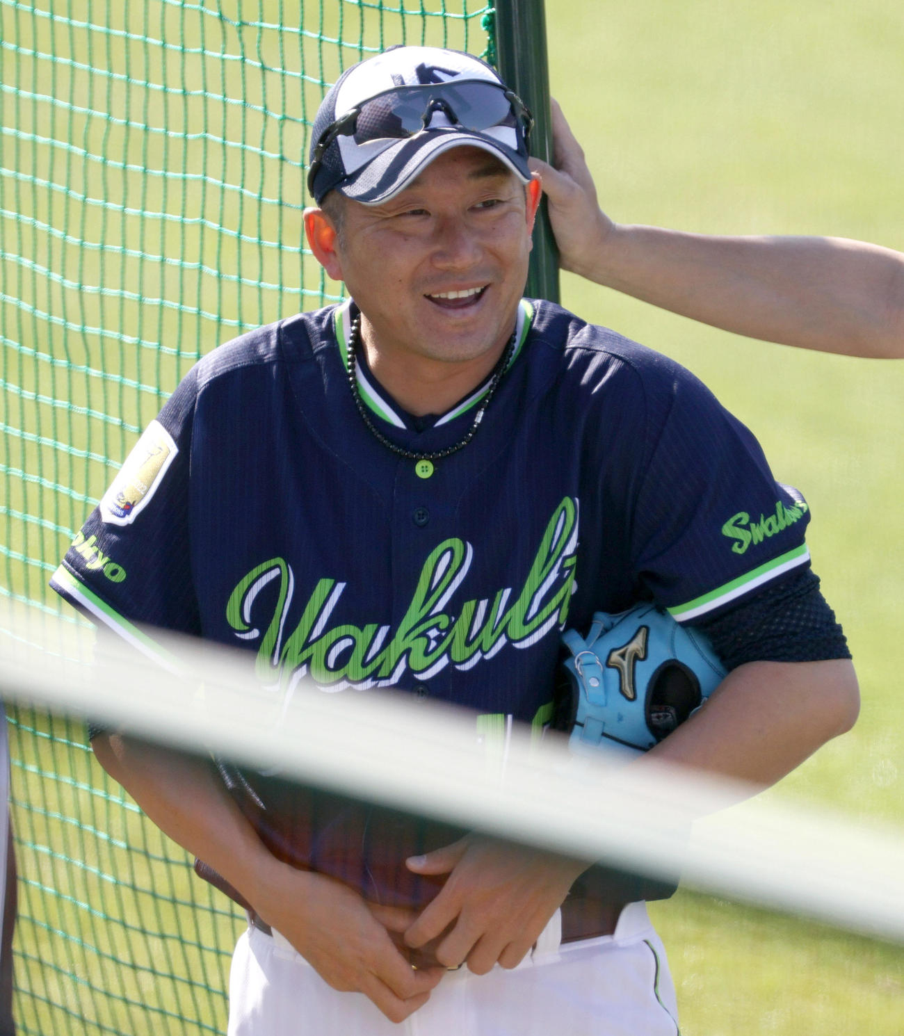 練習で笑顔を見せるヤクルト石川（撮影・上山淳一）
