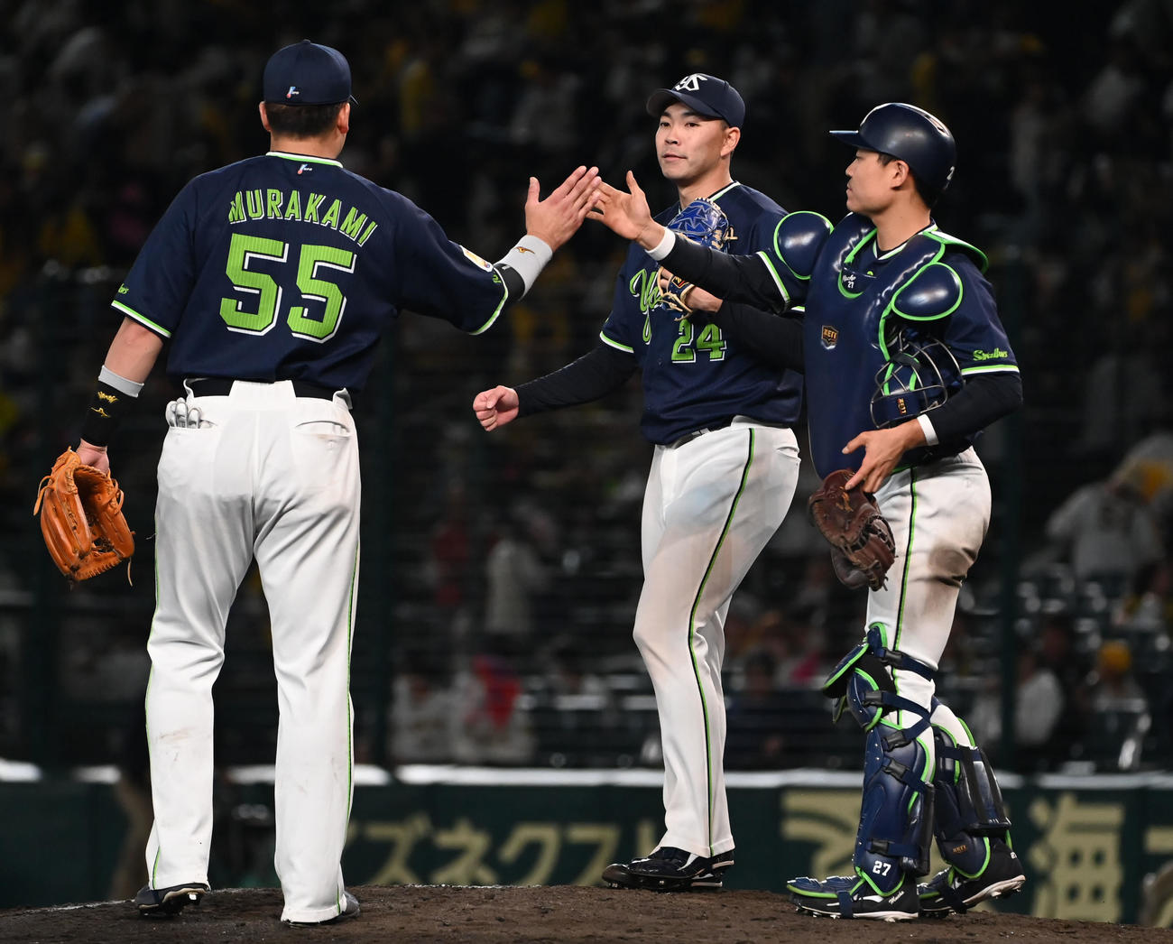 阪神に勝利し喜ぶヤクルトナイン（撮影・石井愛子）