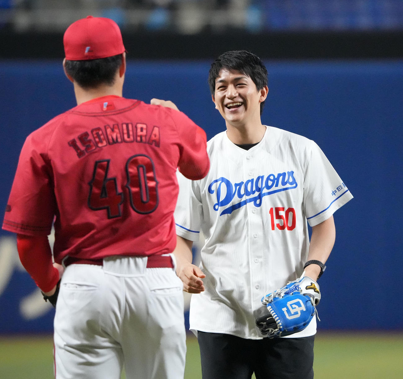 中日対広島　試合前、セレモニアルピッチを行った木原龍一（撮影・森本幸一）